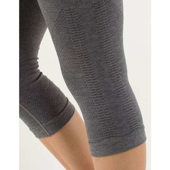 LULULEMON ATHLETICA In The Flow Crop in Heathered Soot Light Size 6 - Picture 5 of 7